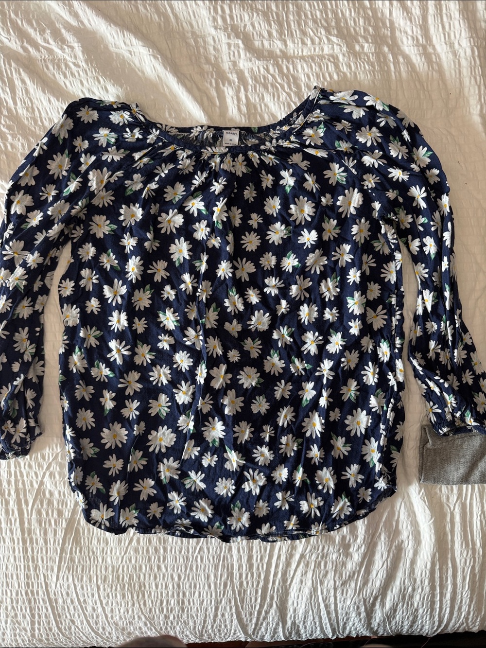 Old Navy Navy Floral Peasant Blouse with White Daisies